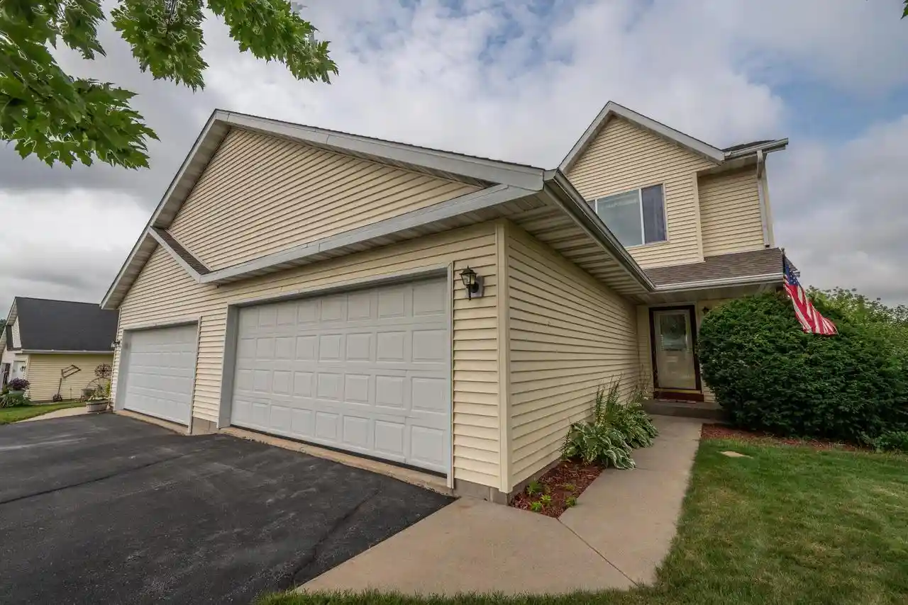 1116-autumn-dr-dr-1116-west-bend-wi-53090/hzid_3dff4667