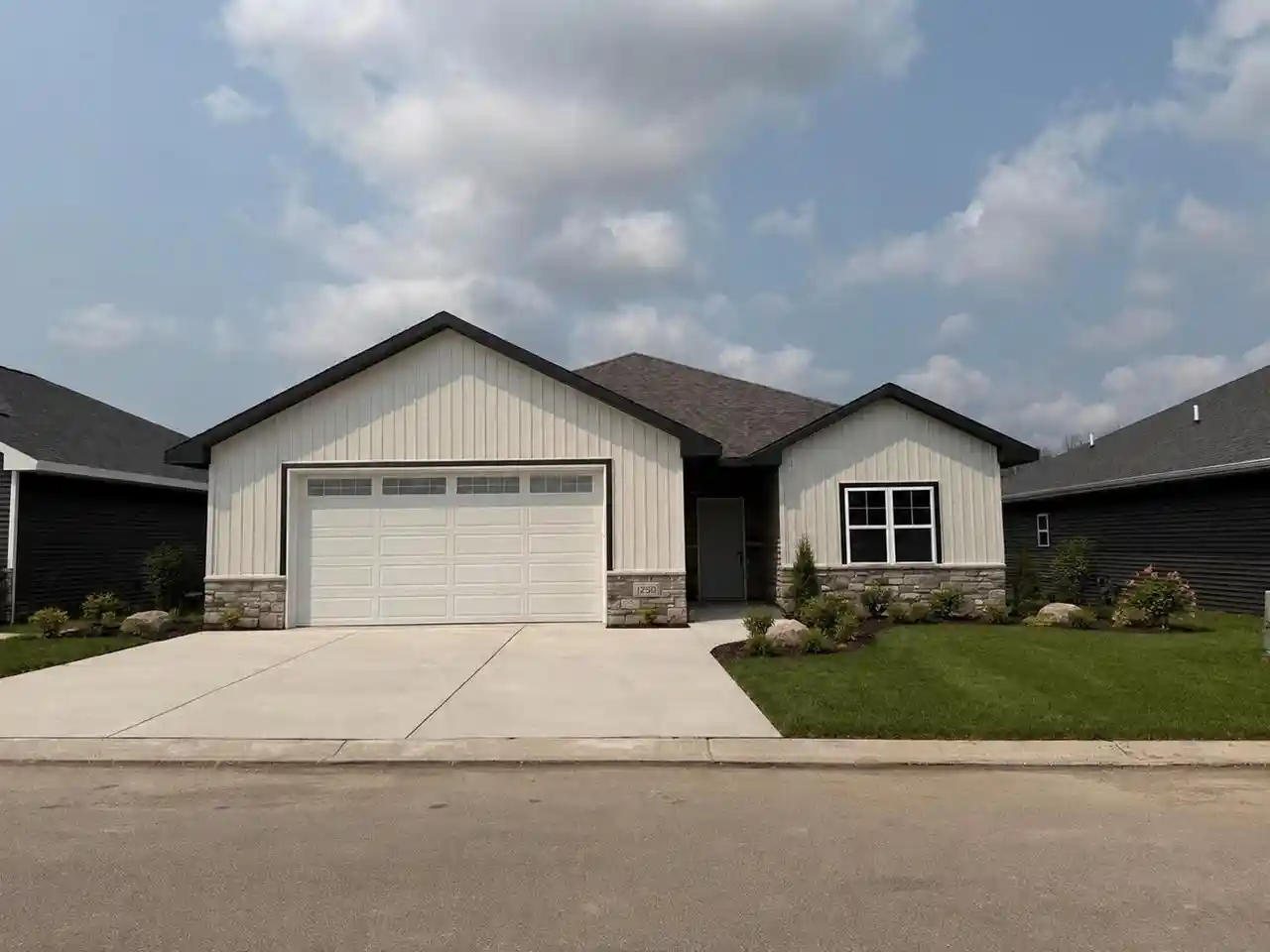 1259-autumn-fld-ln-de-pere-wi-54115/hzid_93f914fb