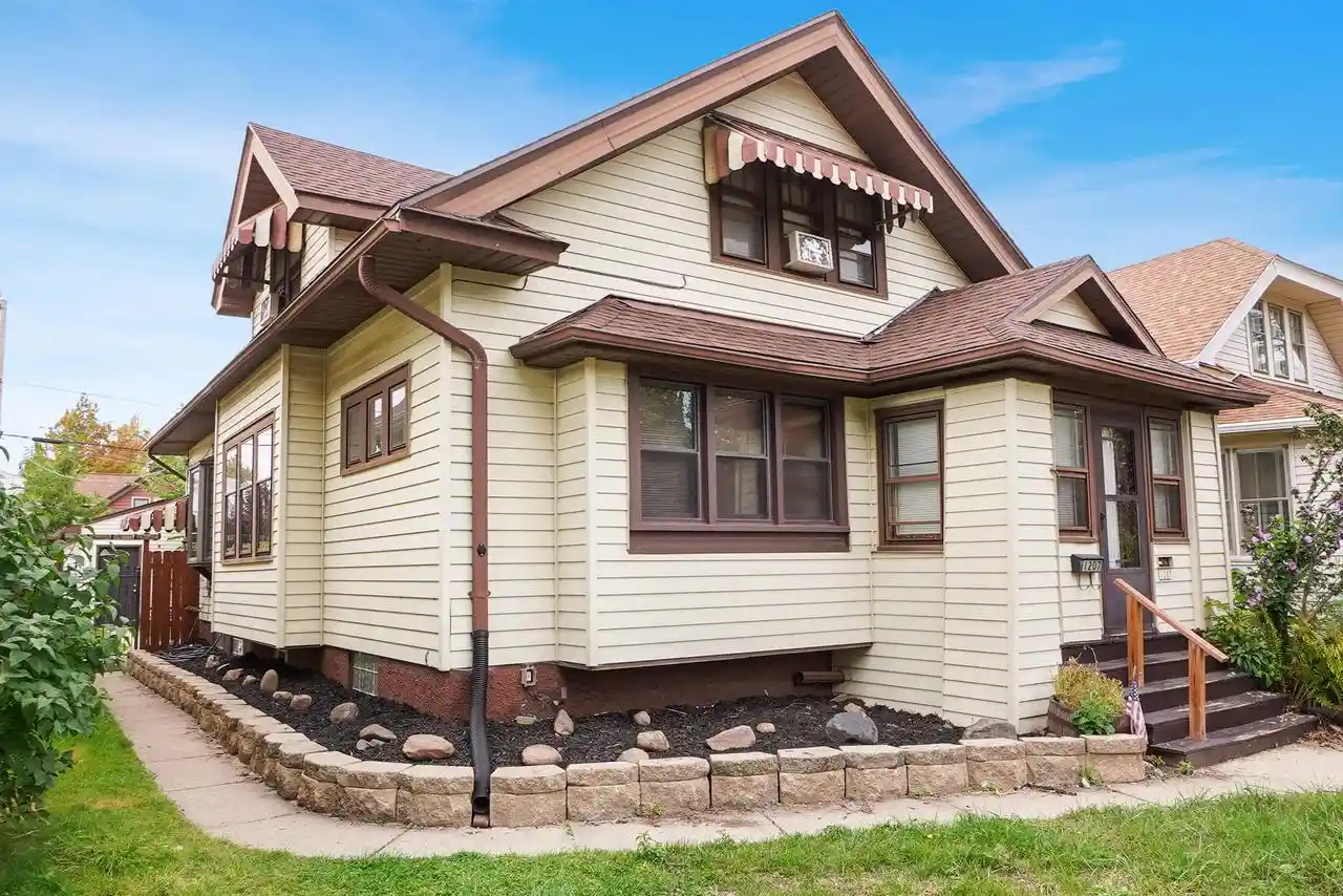 1205-s-74th-street-street-1207-west-allis-wi-53214/hzid_c3f007fb