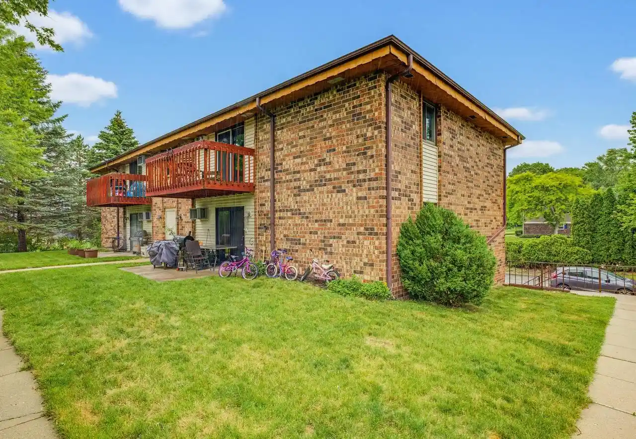 627-hartridge-dr-dr-d-hartland-wi-53029/hzid_0034d8b2