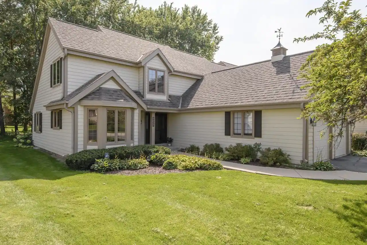 18465-st-andrew-court-court-a-brookfield-wi-53045/hzid_cd08df5e
