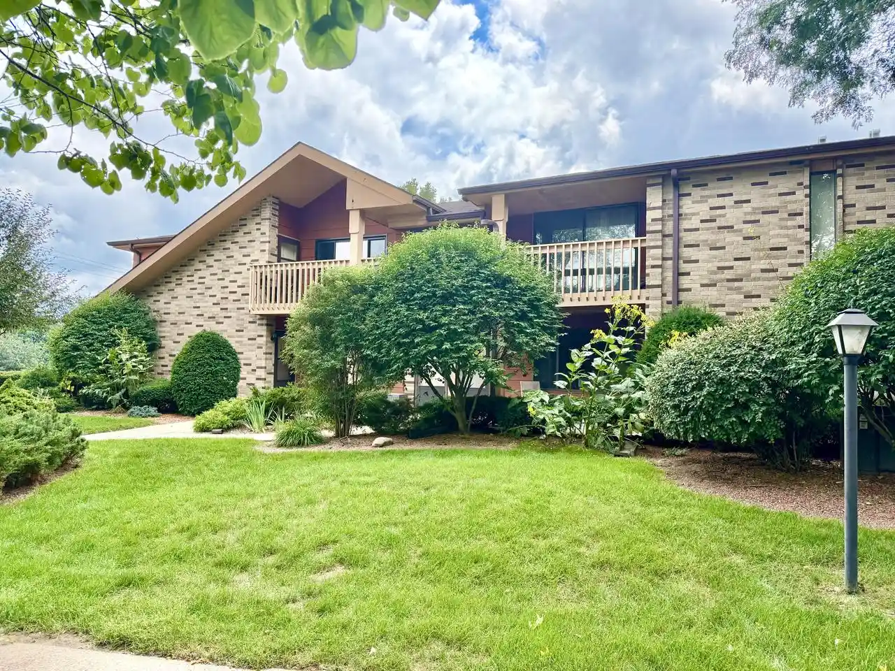 1619-dover-dr-dr-3-waukesha-wi-53186/hzid_40544086