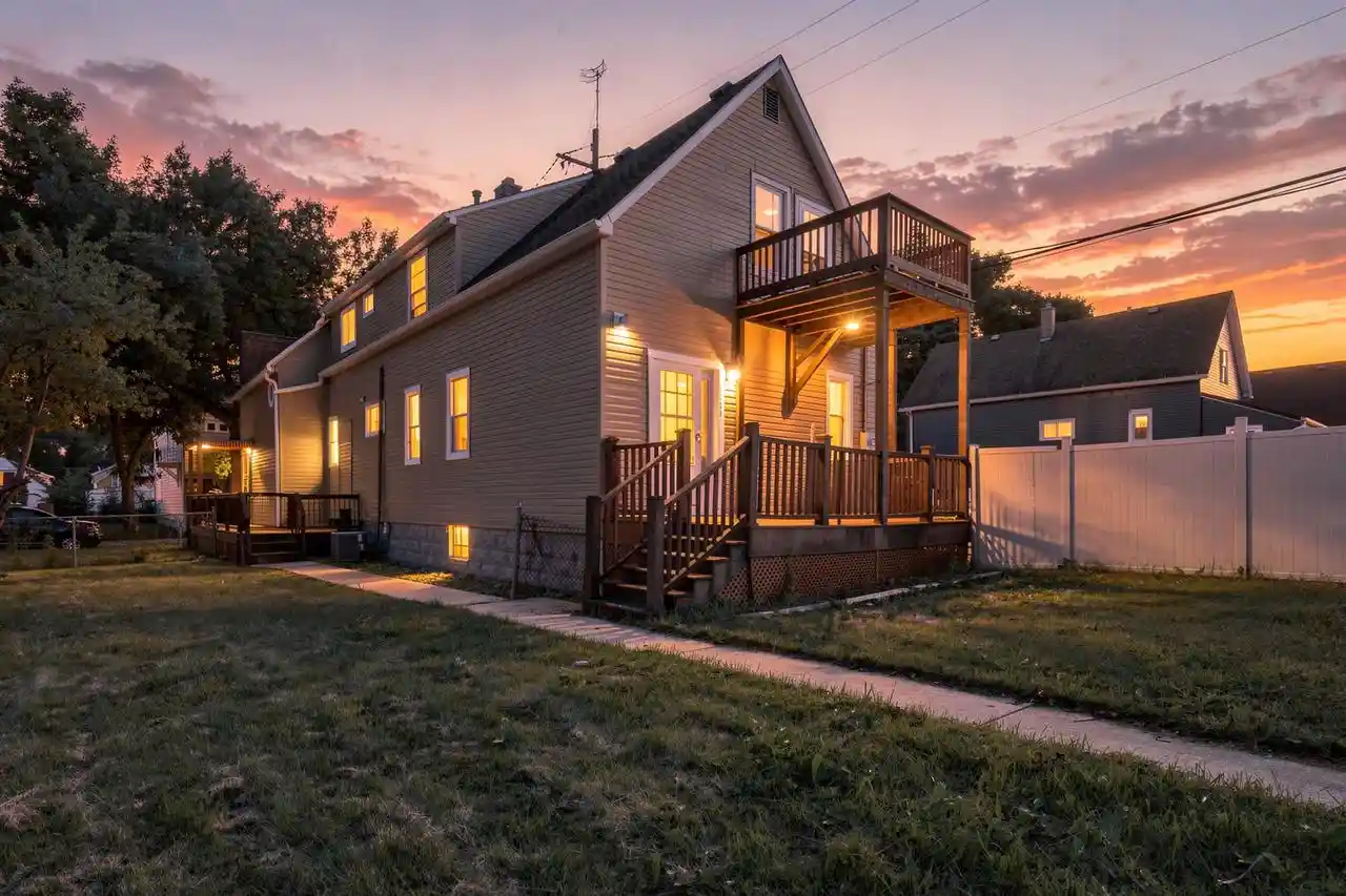 3173-s-8th-street-street-milwaukee-wi-53215/hzid_e90b9010