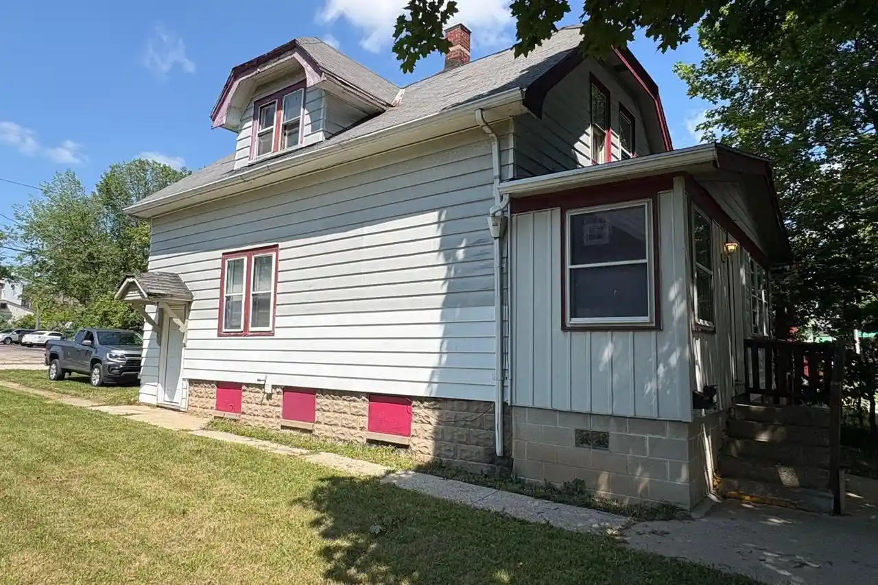 5061-n-32nd-street-street-5061a-milwaukee-wi-53209/hzid_8bfbb8c8