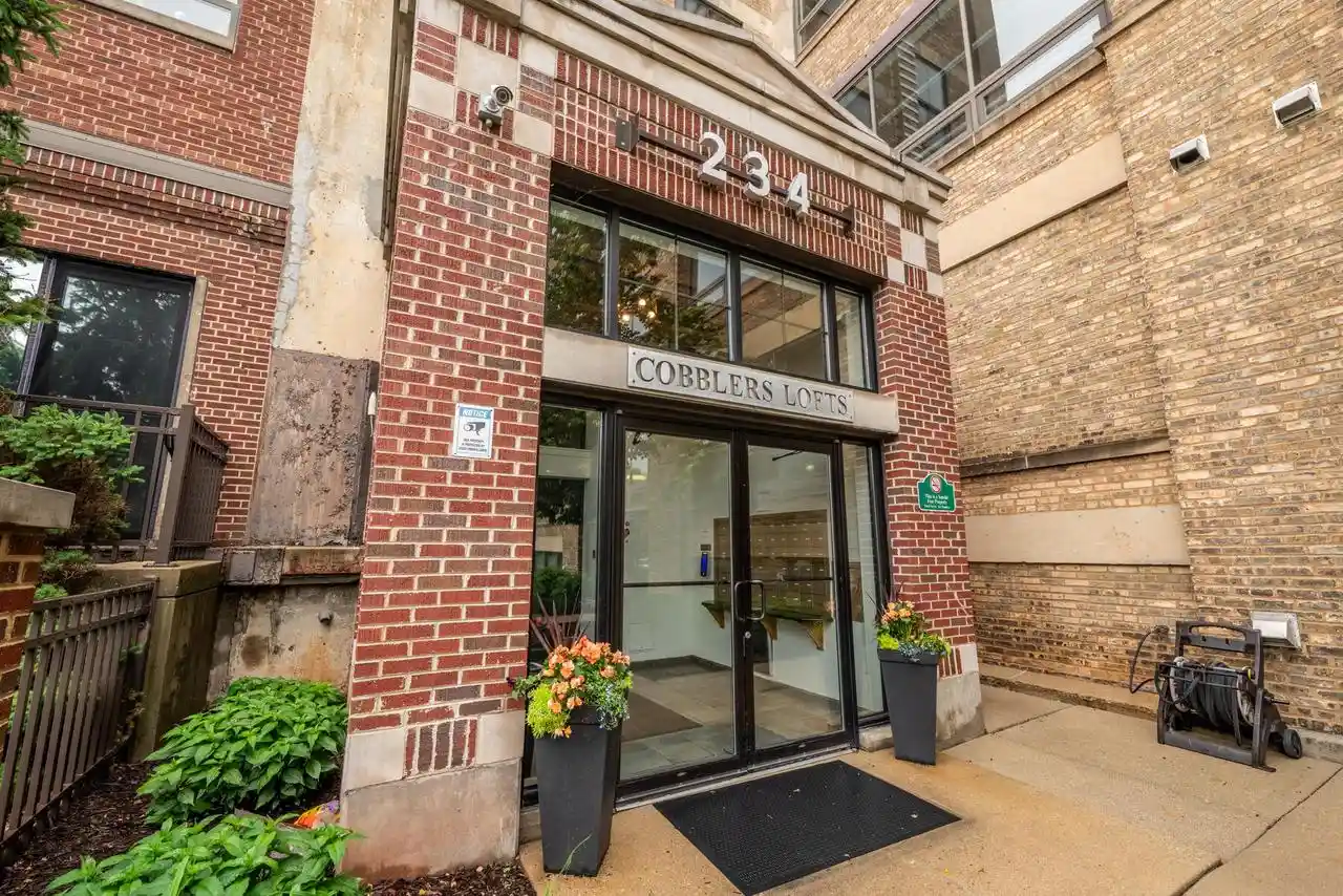 234-e-reservoir-avenue-avenue-404-milwaukee-wi-53212/hzid_477b05ad