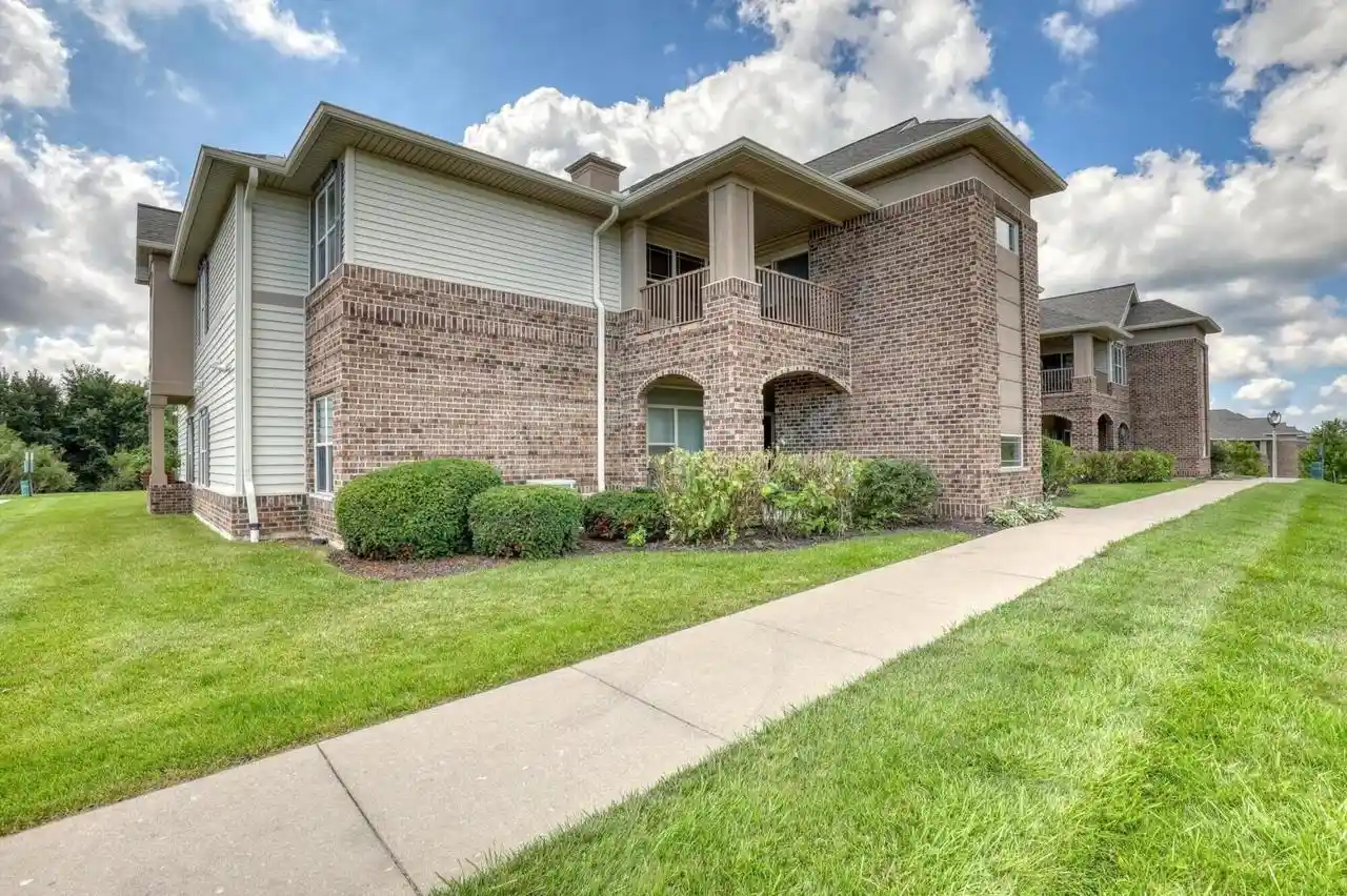2933-w-drexel-avenue-avenue-506-franklin-wi-53132/hzid_a8ae5831