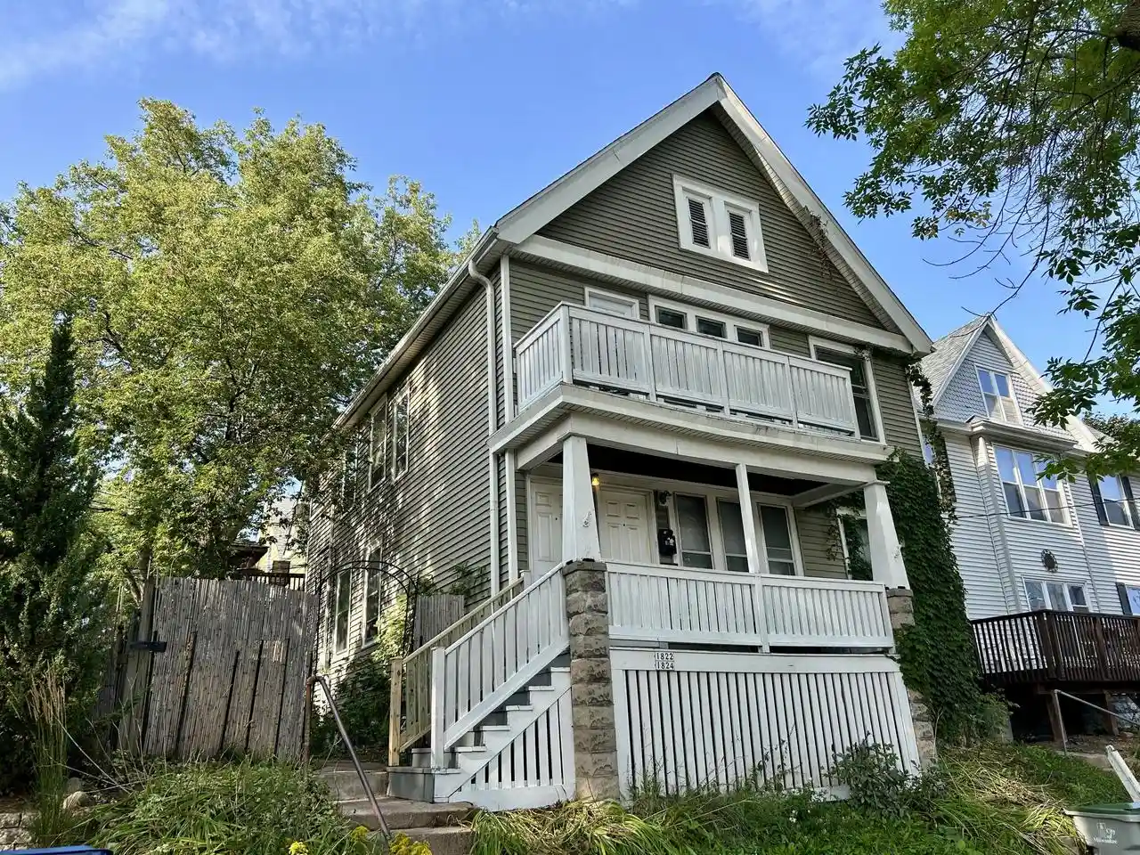 1822-e-thomas-avenue-avenue-1824-milwaukee-wi-53211/hzid_bf218538