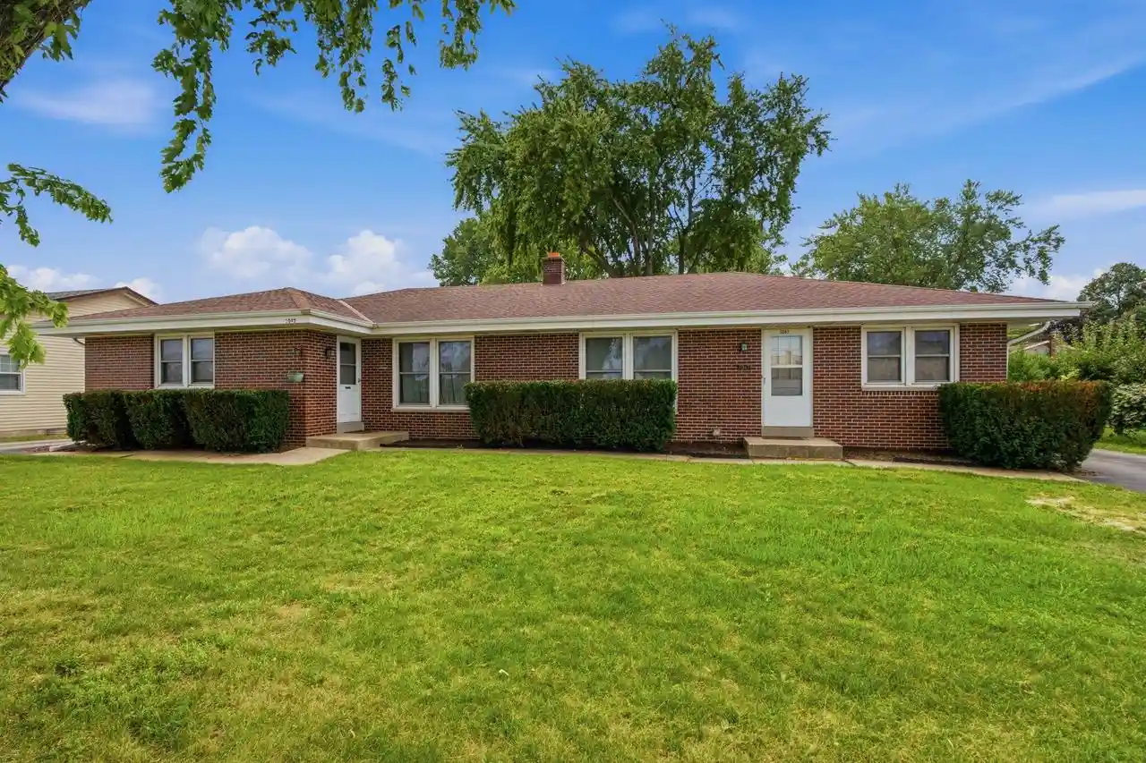 1045-w-sunset-dr-dr-1047-waukesha-wi-53189/hzid_42410a1c