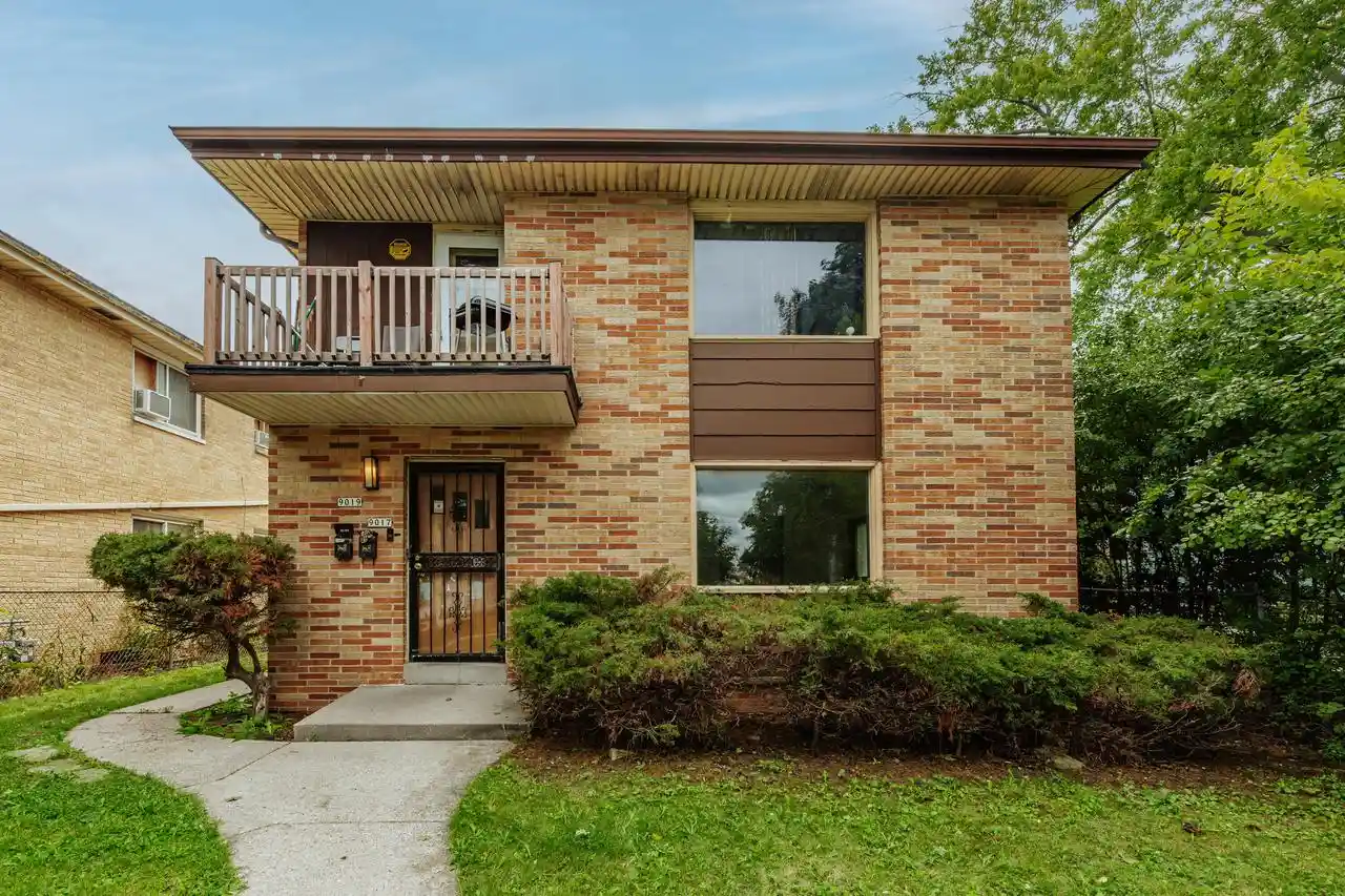 9017-w-hampton-avenue-avenue-9019-milwaukee-wi-53225/hzid_ba21cb96