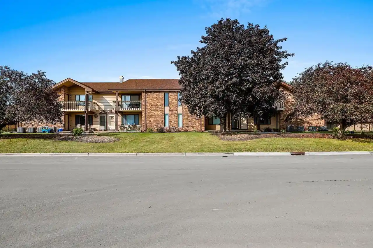 1751-eldorado-dr-dr-16-green-bay-wi-54302/hzid_efd1057e