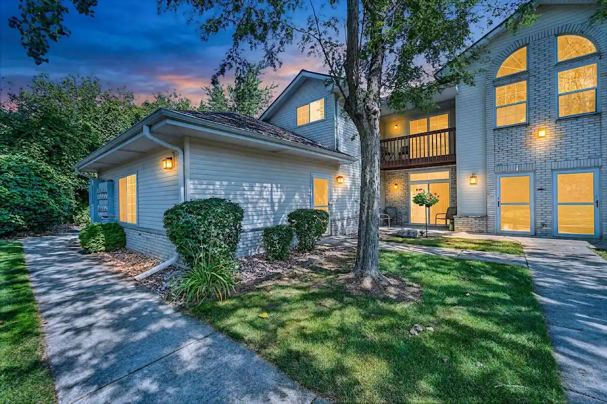 6115-s-creekside-dr-dr-12-cudahy-wi-53110/hzid_53ac9f1c