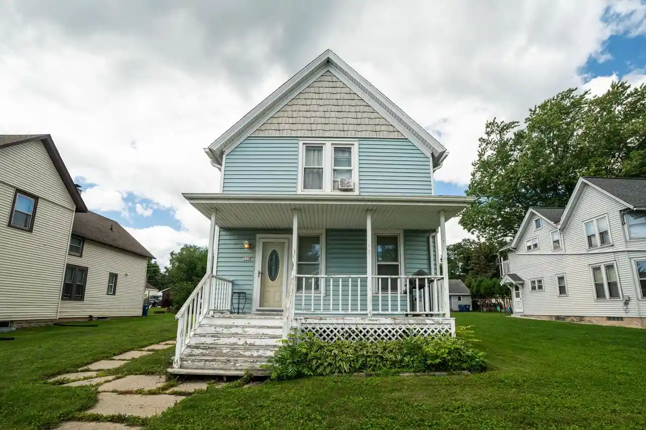 723-n-wisconsin-street-street-725-port-washington-wi-53074/hzid_da8f5f9e