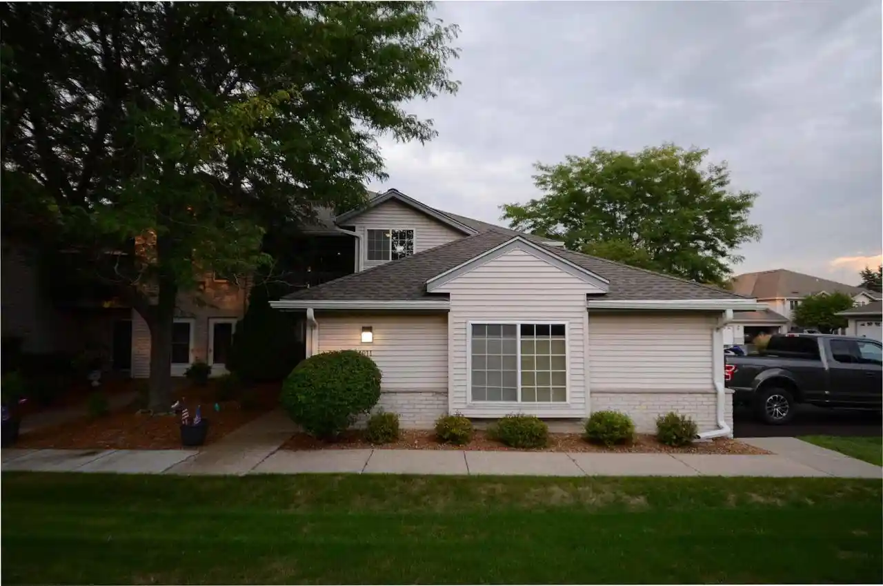 1011-guthrie-road-road-4-waukesha-wi-53186/hzid_d71bfa3b