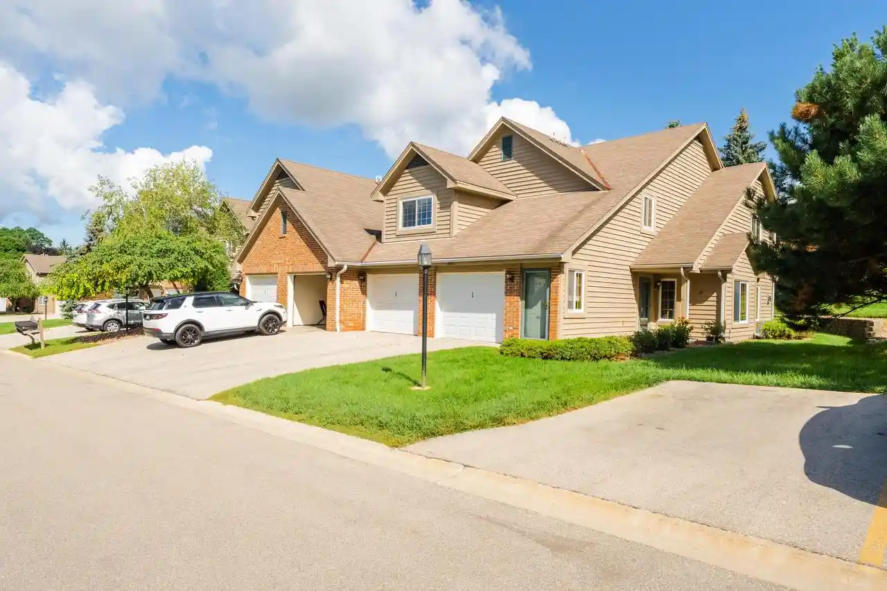 18600-brookfield-lake-dr-dr-53-brookfield-wi-53045/hzid_bd687006