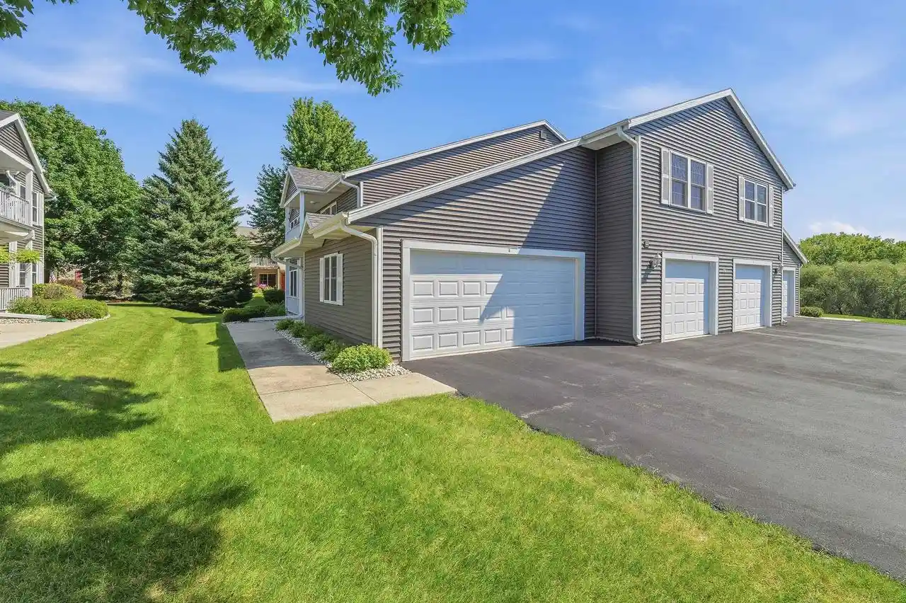 212-s-mountin-dr-dr-mayville-wi-53050/hzid_f526667a