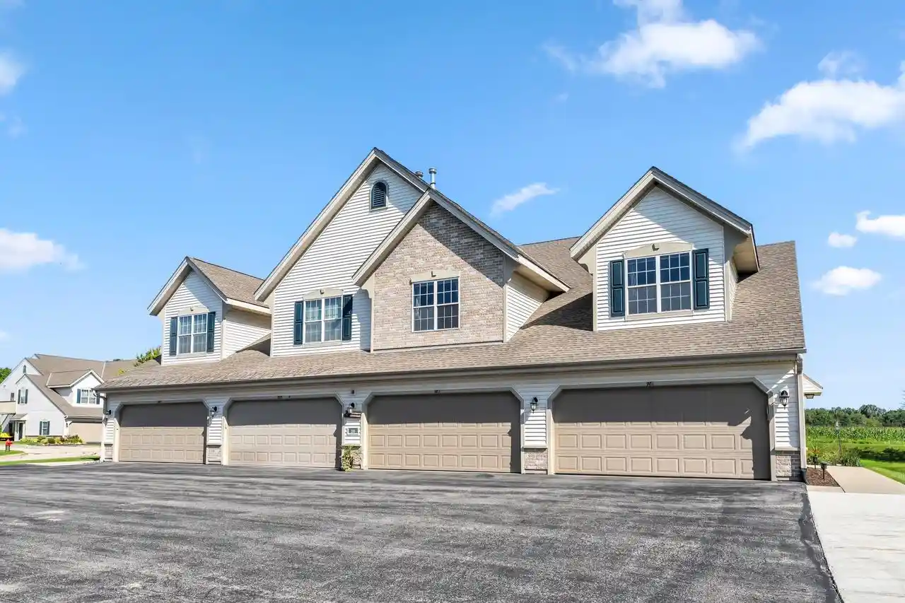 981-hastings-court-court-202-racine-wi-53406/hzid_1cbffb49