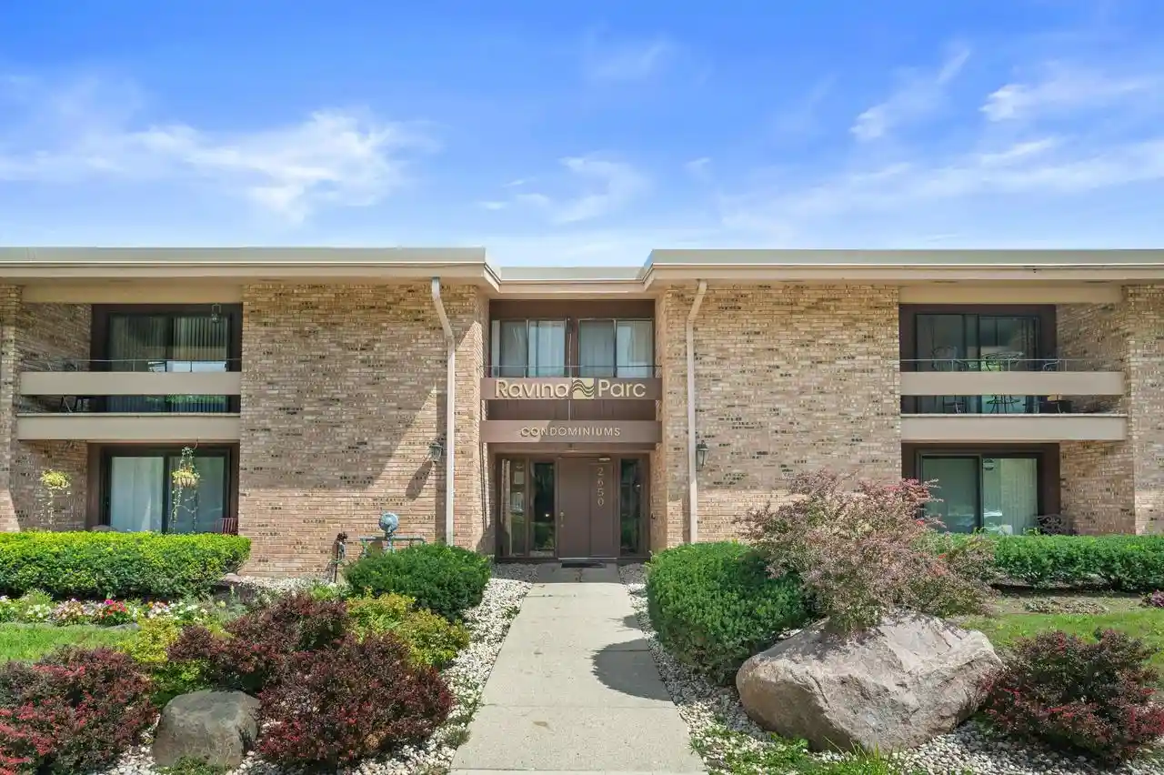 2650-s-60th-street-street-9-milwaukee-wi-53219/hzid_3c61fdf7