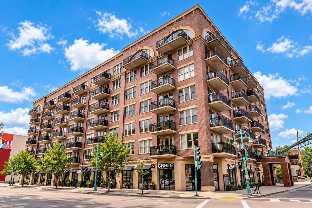 102-n-water-st-706-milwaukee-wi-53202/hzid_6a9674b4