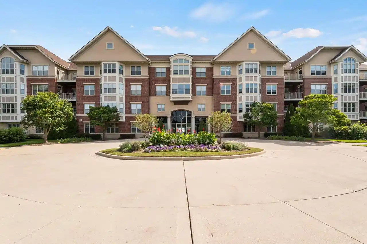 4120-s-lake-dr-351-saint-francis-wi-53235/hzid_4bd4df54
