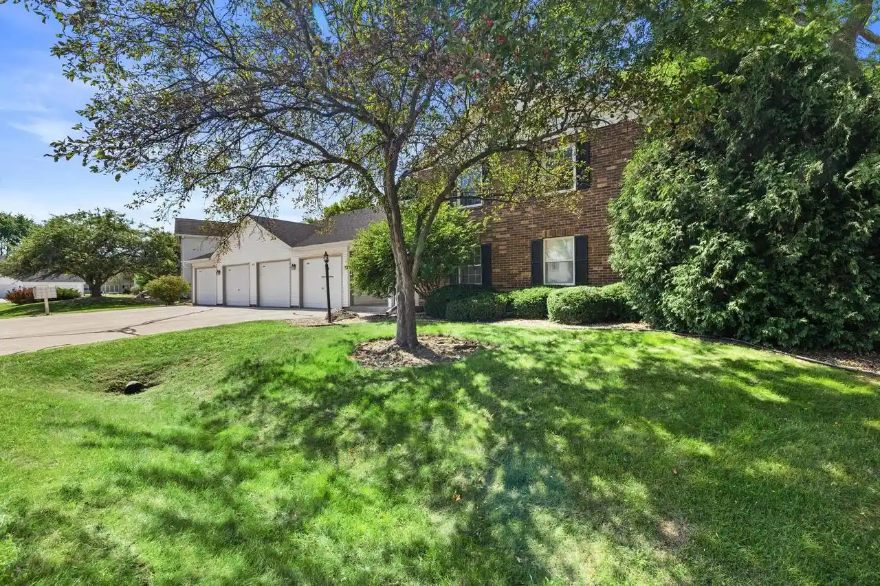 8042-41st-avenue-avenue-22d-kenosha-wi-53142/hzid_b877cba7