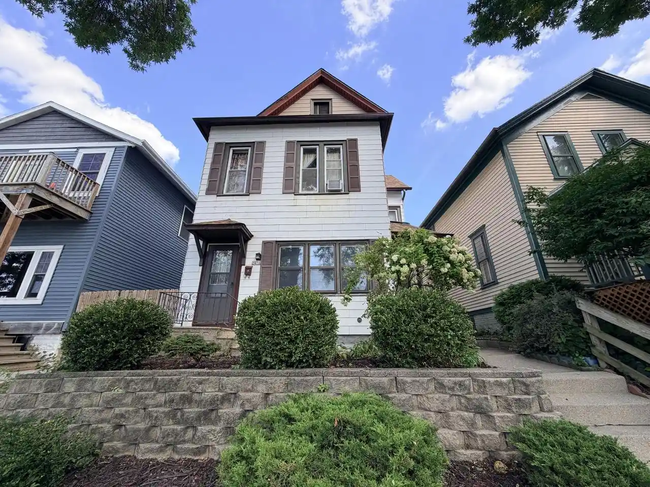 2416-s-burrell-street-street-2418-milwaukee-wi-53207/hzid_cb2d235f
