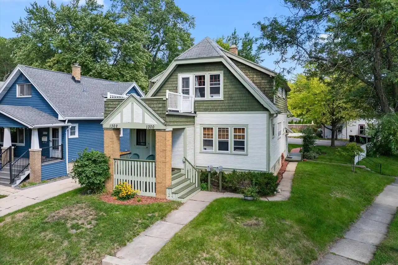 1300-n-70th-street-street-1302-wauwatosa-wi-53213/hzid_52c9f01e
