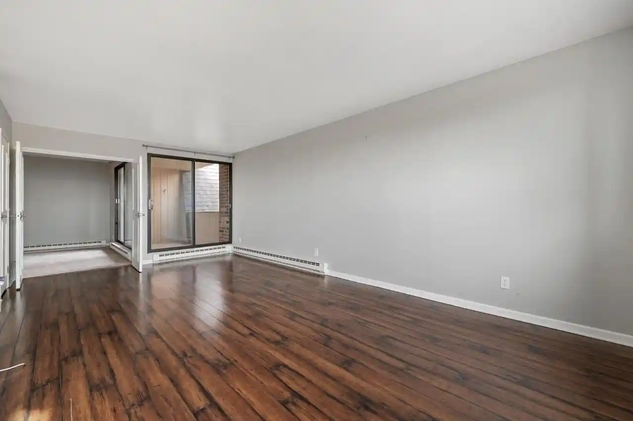425-w-willow-court-court-222-fox-point-wi-53217/hzid_aa5aa964