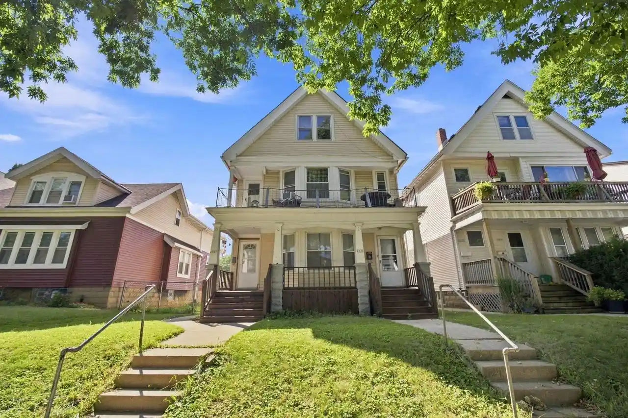 2021-s-32nd-street-street-2023-milwaukee-wi-53215/hzid_f82af963