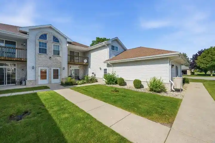 6105-s-creekside-dr-dr-7-cudahy-wi-53110/hzid_8761a7a8