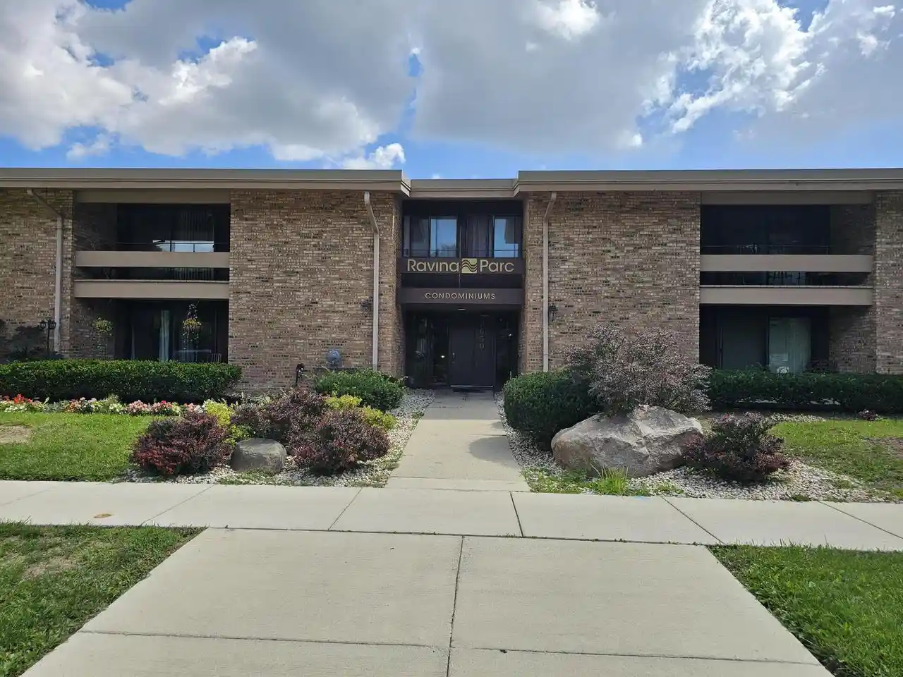 2650-s-60th-street-street-11-milwaukee-wi-53219/hzid_488ffdc9