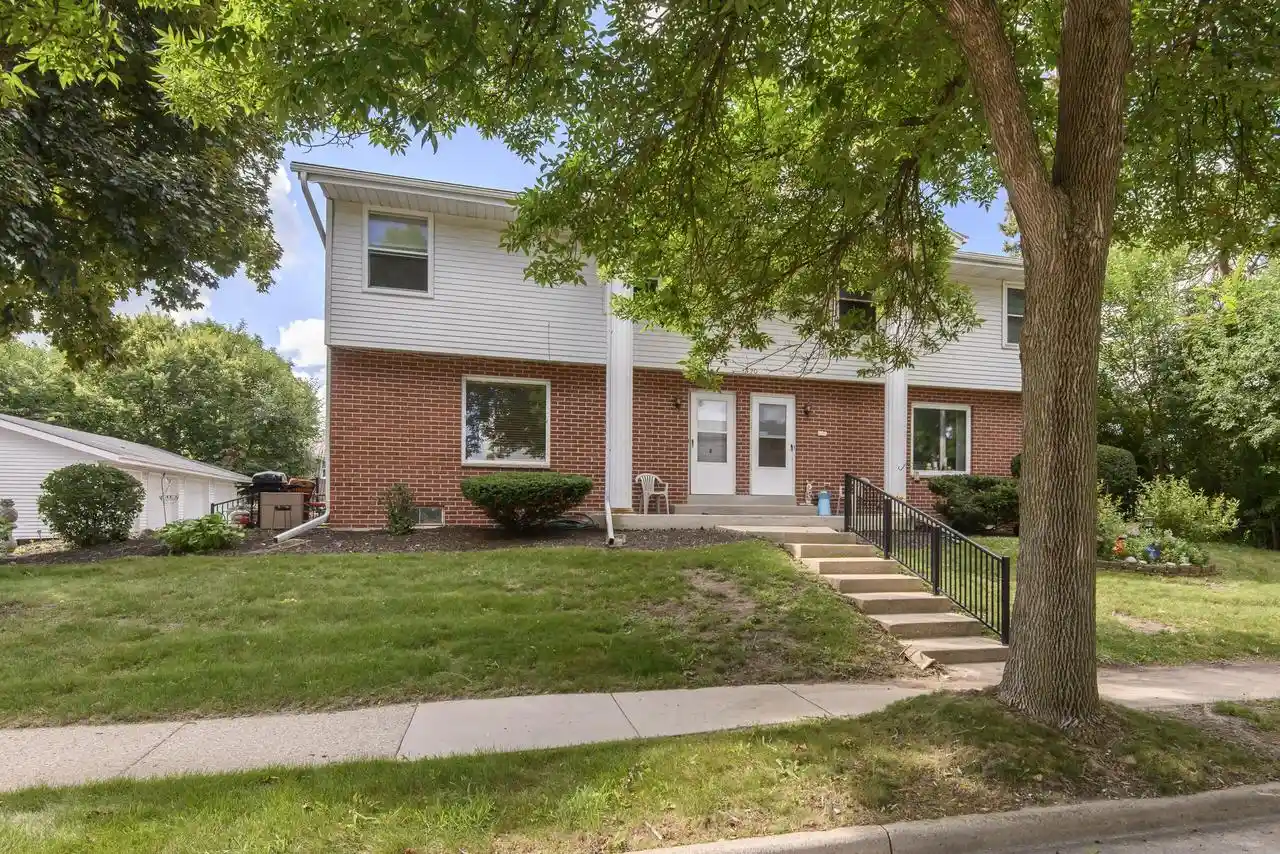1320-camden-way-way-2-waukesha-wi-53186/hzid_b6b24ad0