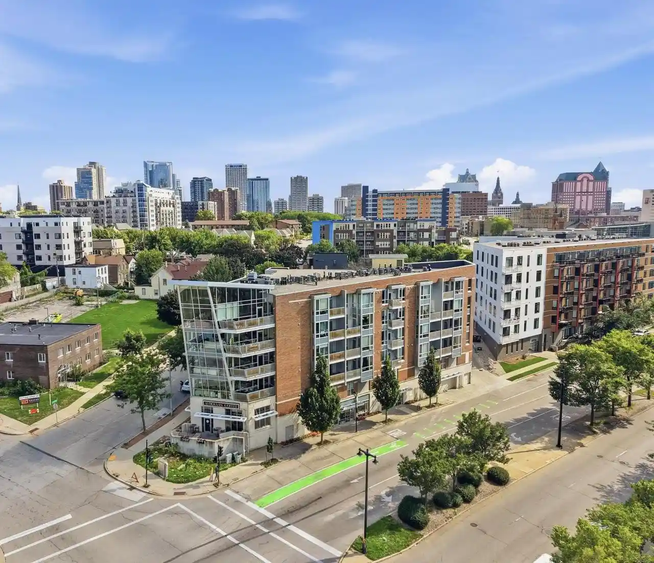 1541-n-jefferson-st-304-milwaukee-wi-53202/hzid_907b01e2