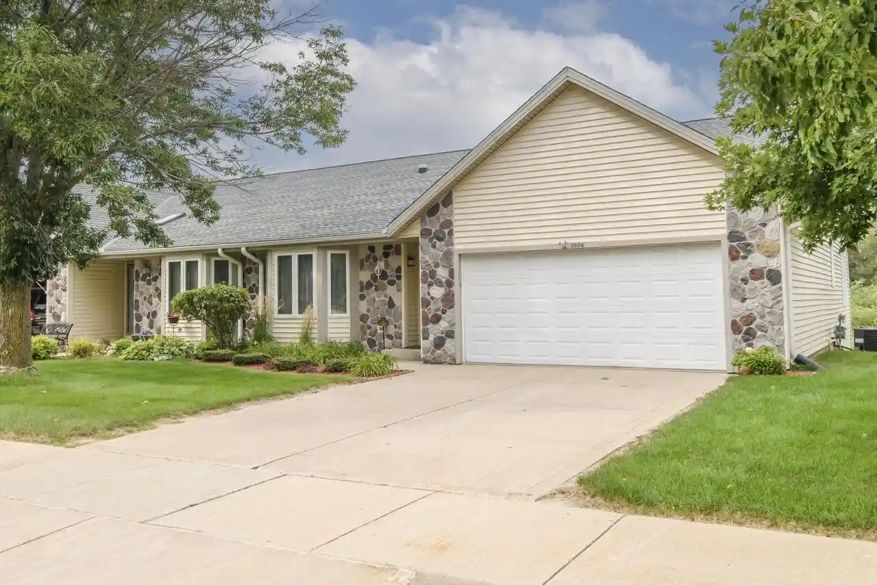 3004-valley-ave-west-bend-wi-53095/hzid_f8cd9f5d