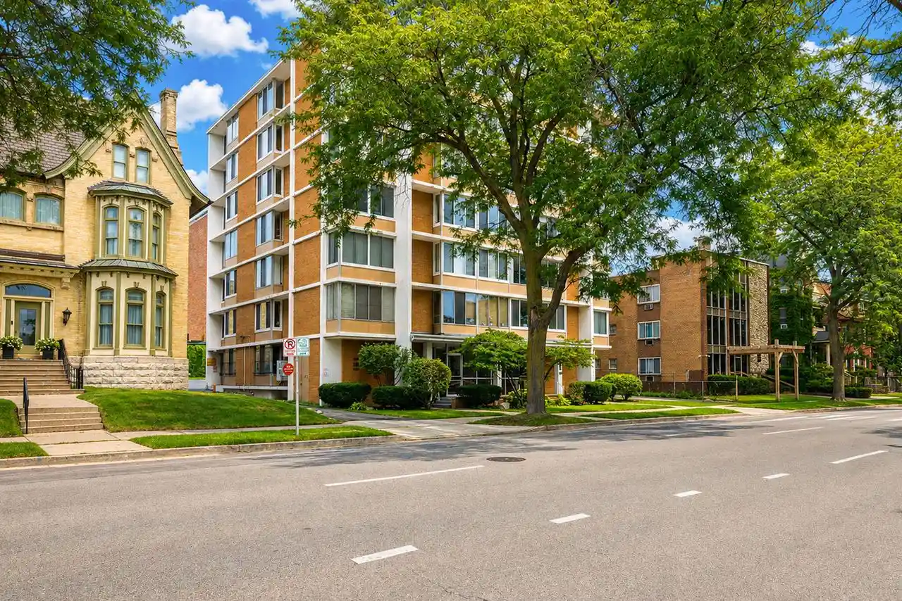 1409-n-prospect-ave-504-milwaukee-wi-53202/hzid_c4815538