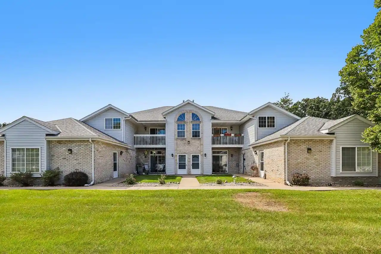 9101-s-aspen-dr-2-oak-creek-wi-53154/hzid_12f0e04a