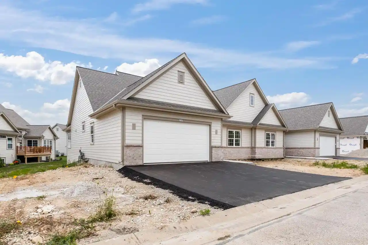 1797-cedar-ridge-dr-215-2-slinger-wi-53086/hzid_93d2bc69