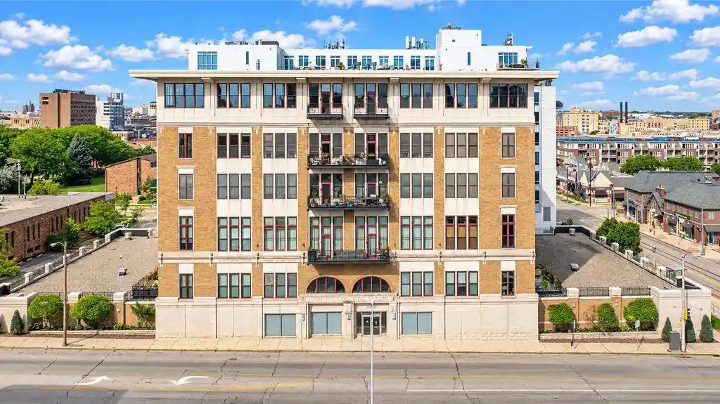 1325-n-van-buren-st-601-milwaukee-wi-53202/hzid_f49717eb