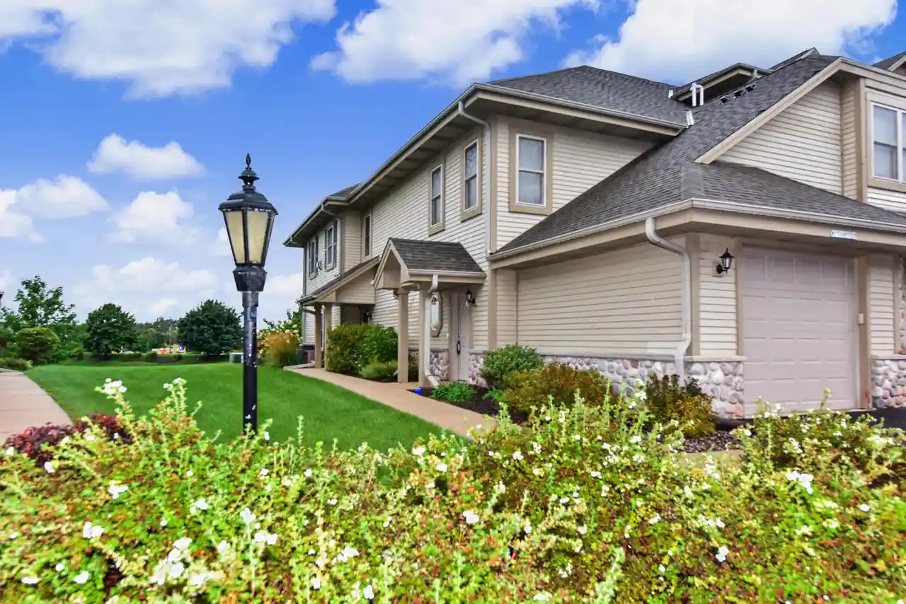 w173n5537-ravenwood-dr-5537-menomonee-falls-wi-53051/hzid_b3cfa4df