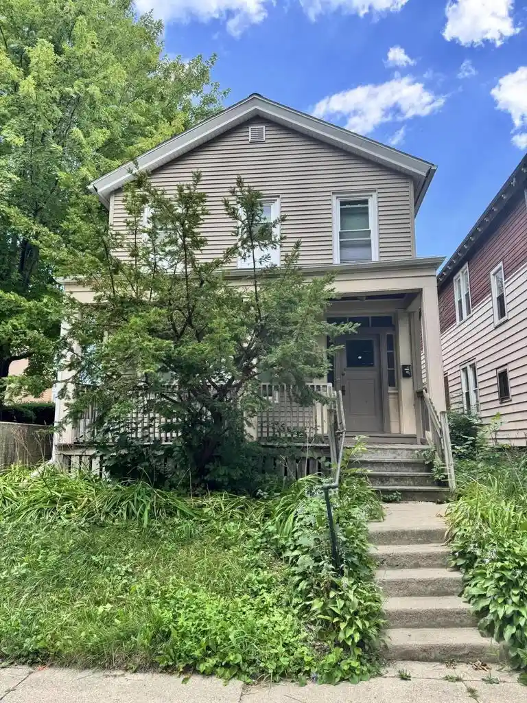 2920-n-bartlett-ave-a-milwaukee-wi-53211/hzid_5f8edcbc