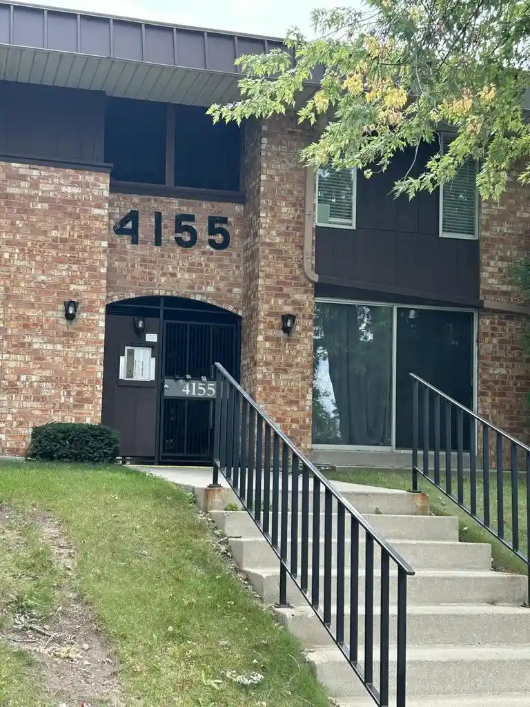 4155-w-rivers-edge-cir-10-milwaukee-wi-53209/hzid_ab651bf1