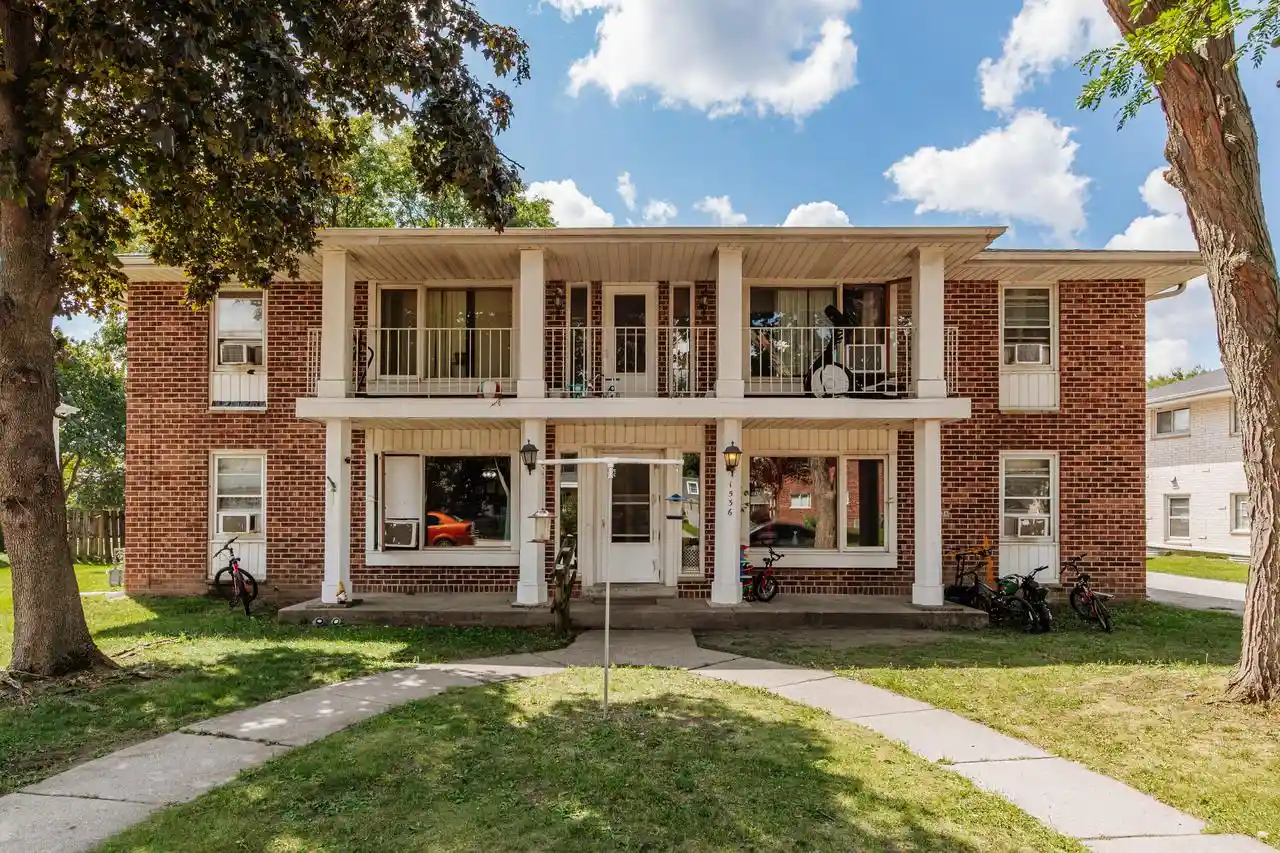 1536-david-ln-waukesha-wi-53189/hzid_ec52a984