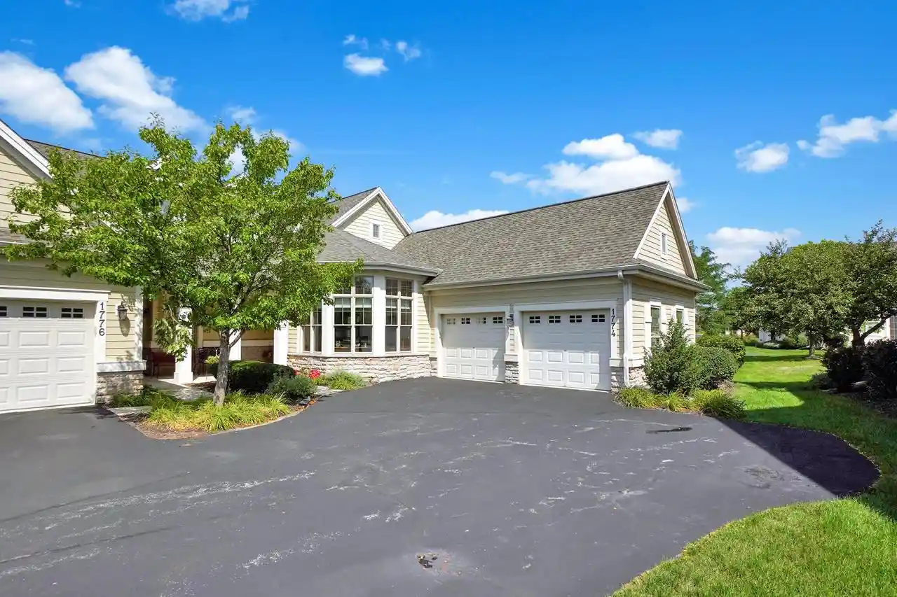 1774-regal-ct-oconomowoc-wi-53066/hzid_7a367b6b