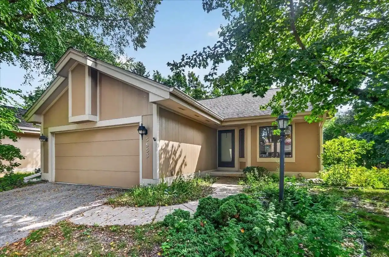 5953-woodcreek-ln-5953-middleton-wi-53562/hzid_e7985255