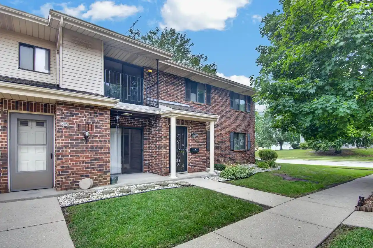 7209-57th-avenue-103-kenosha-wi-53142/hzid_e35f0e23