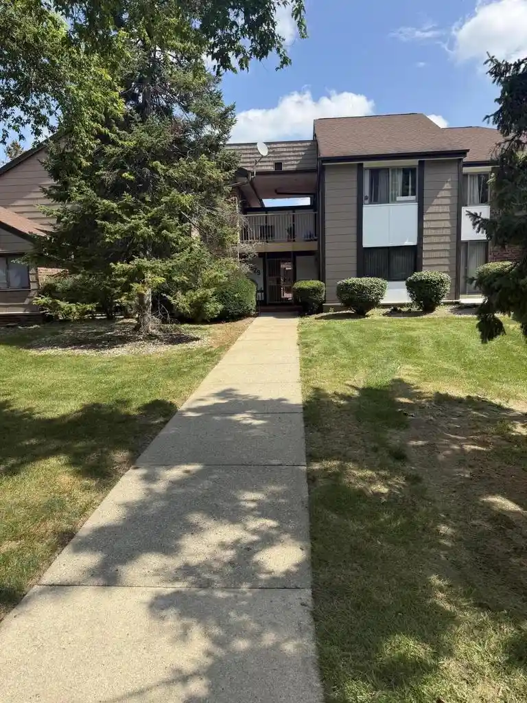 8629-n-servite-dr-104-milwaukee-wi-53223/hzid_5f7c68e4