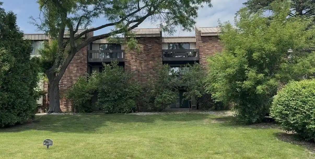 2220-w-good-hope-rd-21-glendale-wi-53209/hzid_fbed6332