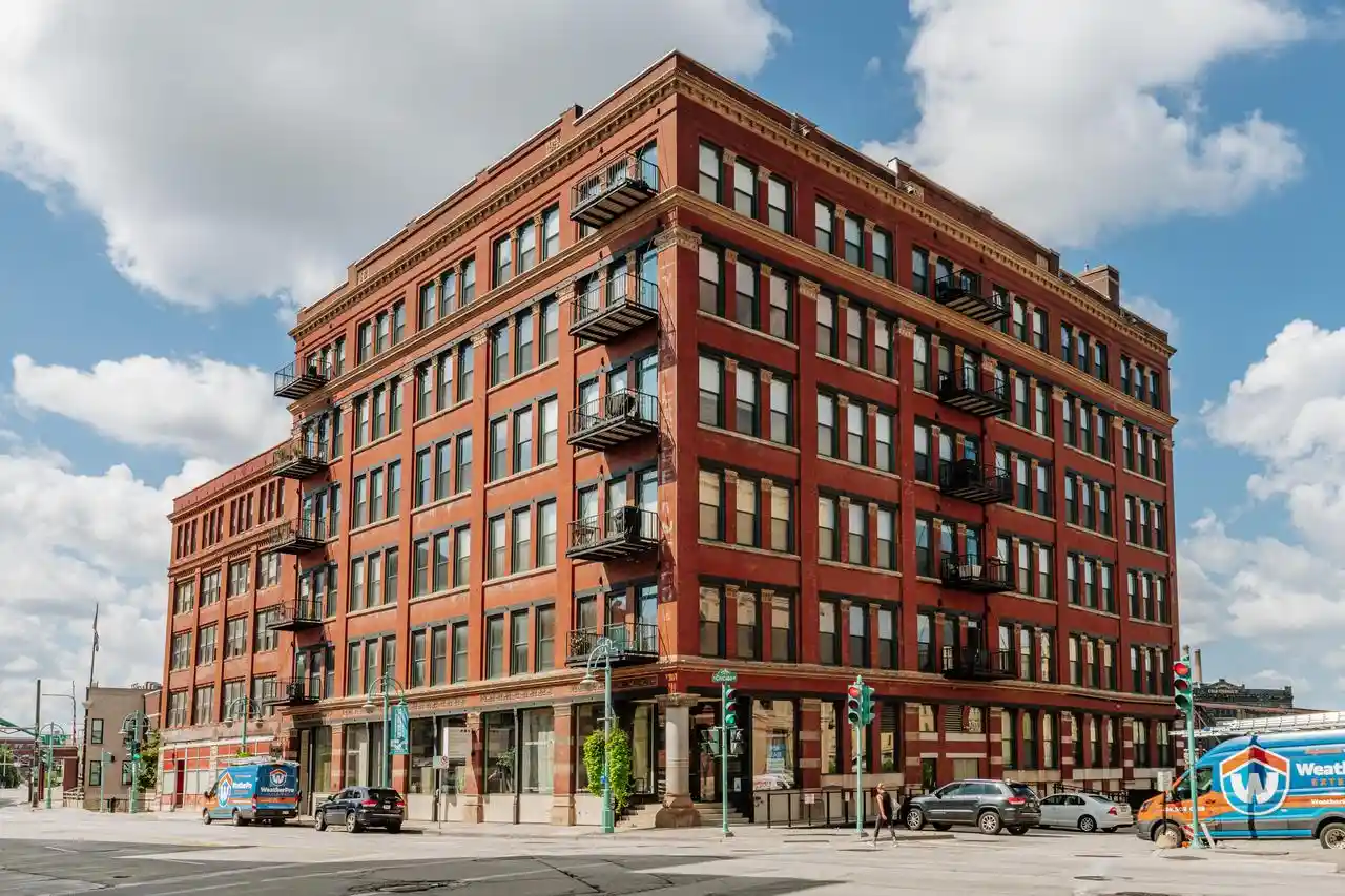 141-n-water-st-24-milwaukee-wi-53202/hzid_2bd33466