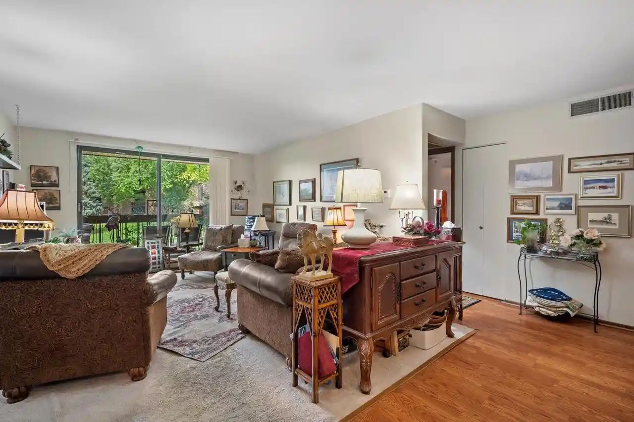 3635-n-tucker-pl-206-milwaukee-wi-53222/hzid_ccfe80d6