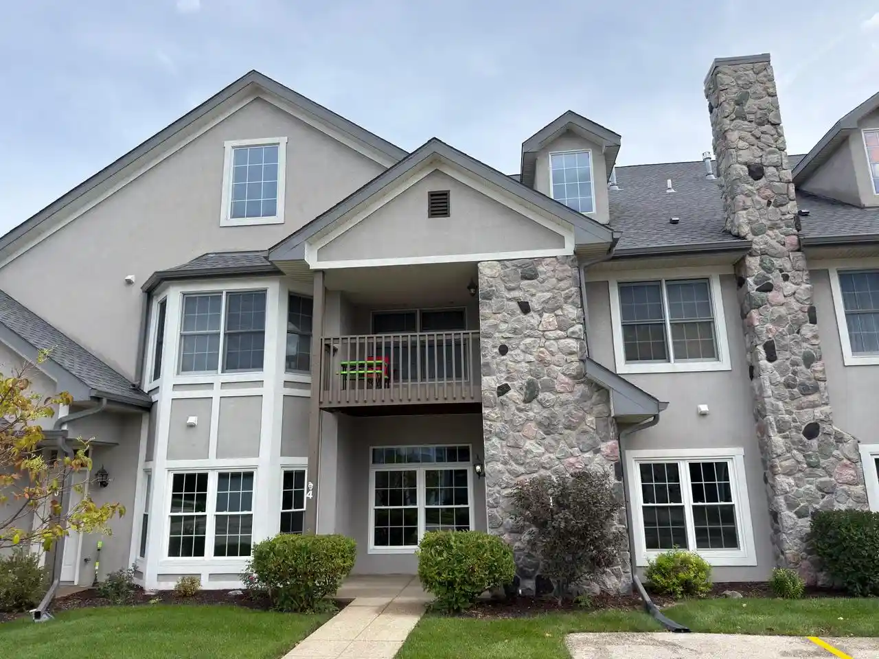 n30w23065-pineview-way-4-pewaukee-wi-53072/hzid_15c244e1
