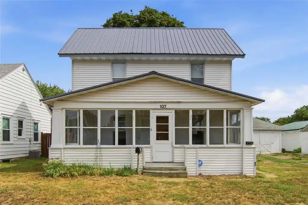 107-s-grove-st-1-2-chippewa-falls-wi-54729/hzid_8da2e18c